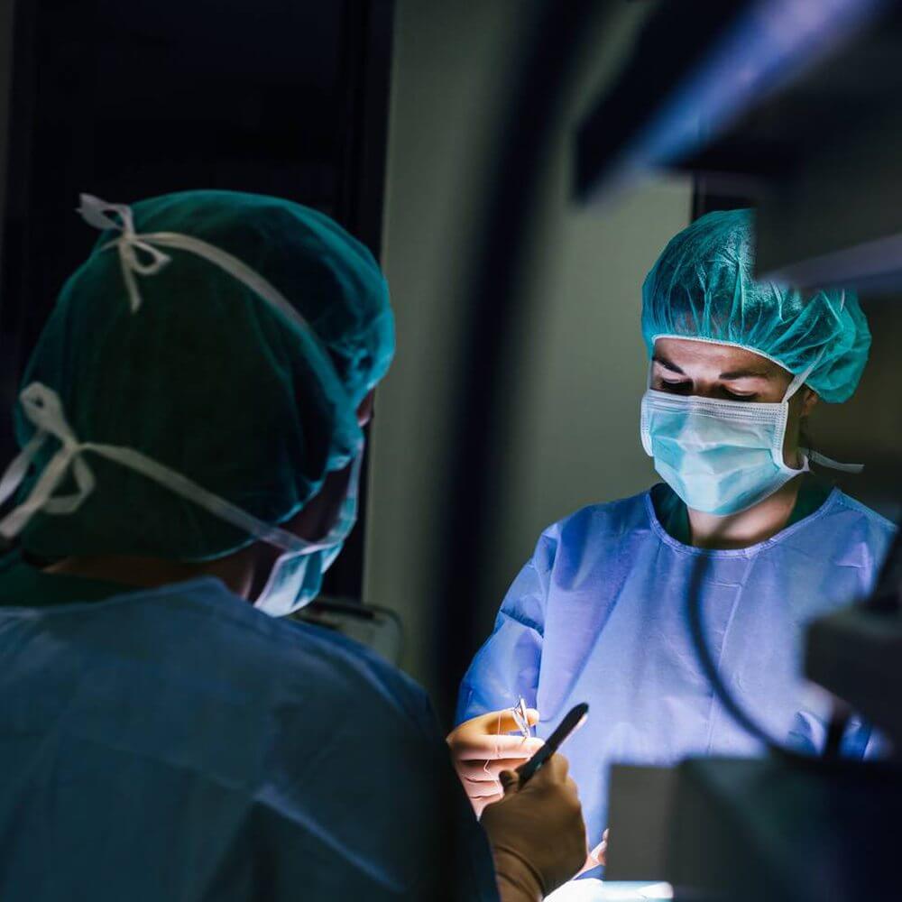 Pulsenotes, surgeons performing surgical procedure